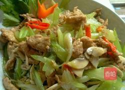 芹菜肉片炒圆菇的做法图解4