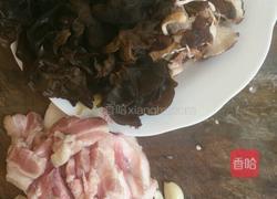 木耳炒肉的做法图解1