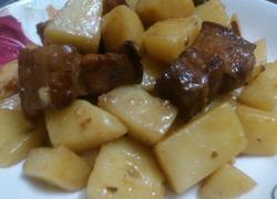 家常腩肉炆土豆