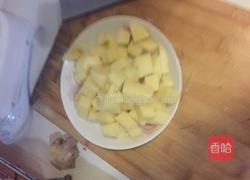 牛腩炖土豆的做法图解1