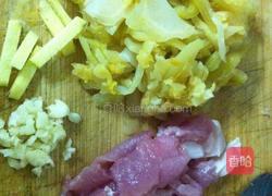 潮汕咸菜炒肉片的做法图解1