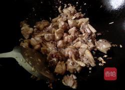 磨菇焖鸡肉的做法图解6