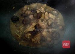 磨菇焖鸡肉的做法图解8