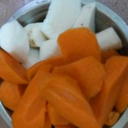 山药胡萝卜鸡汤的做法[图]