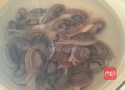 紫苏炒花甲的做法图解1