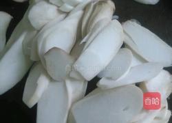 杏鲍菇瘦肉汤的做法图解3