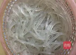 Illustration of how to make stir-fried vermicelli with bean sprouts 1