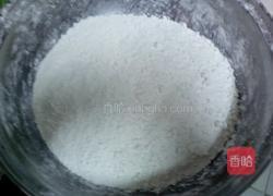 木耳韭菜鸡蛋包子的做法图解1