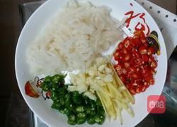 酸辣萝卜丝炒腊肉的做法图解2