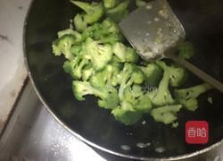 蒜爆西兰花的做法图解3