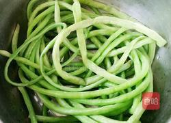 豇豆酿肉的做法图解1