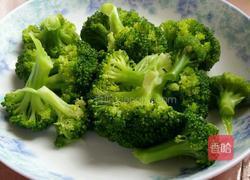 西兰花香菇炒瘦肉的做法图解6