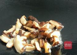 西兰花香菇炒瘦肉的做法图解7