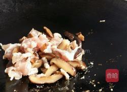 西兰花香菇炒瘦肉的做法图解8