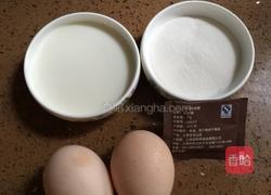 椰奶炖蛋的做法图解1