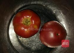 西红柿鸡蛋胡萝卜汤的做法图解1