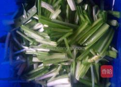 韭菜炒肉条的做法图解1