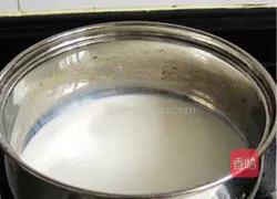 Illustration of how to make ginger with milk 5