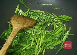 韭菜芯炒蛋花的做法图解5