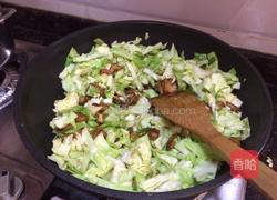 肉炒卷心菜的做法图解4