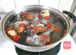 香菇乌鸡汤的做法图解3