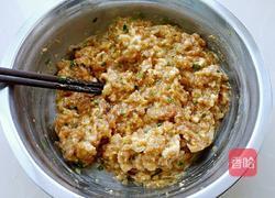 猪肉洋葱水饺的做法图解3