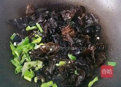 木耳黄瓜炒鸡蛋的做法图解3
