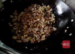 草菇炒肉的做法图解10