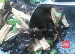 腐竹炒木耳的做法图解12