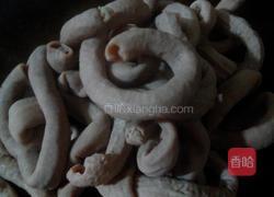 酸菜炒猪小肠的做法图解3