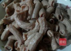 酸菜炒猪小肠的做法图解4