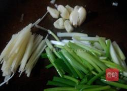 酸菜炒猪小肠的做法图解6