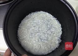 红薯香肠焖饭的做法图解2