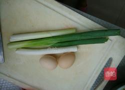 大葱炒鸡蛋的做法图解1