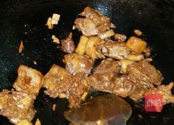 排骨猪尾煲的做法图解1