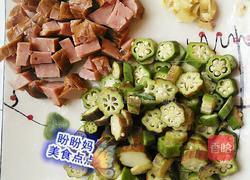 秋葵炒肠的做法图解2