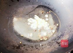 秋葵炒肠的做法图解3