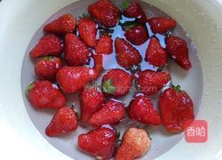 草莓果酱的做法图解1