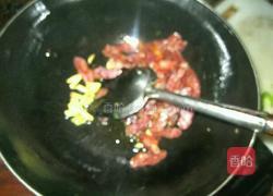 腊肠炒青椒的做法图解4