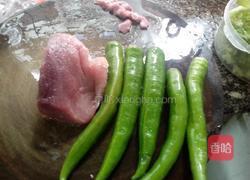 青椒炒肉丝的做法图解1