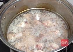土豆烧排骨的做法图解1