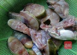 鲢鱼烧豆腐的做法图解1