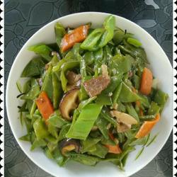 扁豆角炒香菇牛肉的做法[图]