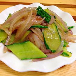 洋葱炒黄瓜的做法[图]