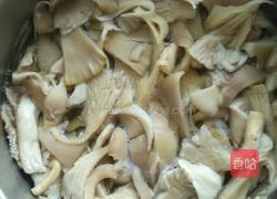 干炸蘑菇的做法图解1