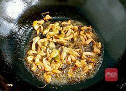 木耳鸡蛋炒肉的做法图解3