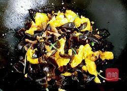 木耳鸡蛋炒肉的做法图解5