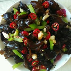 生椒拌木耳的做法[图]