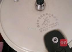 猪手煲花生的做法图解4