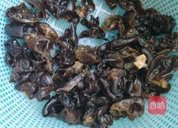 洋葱木耳炒肉片的做法图解1